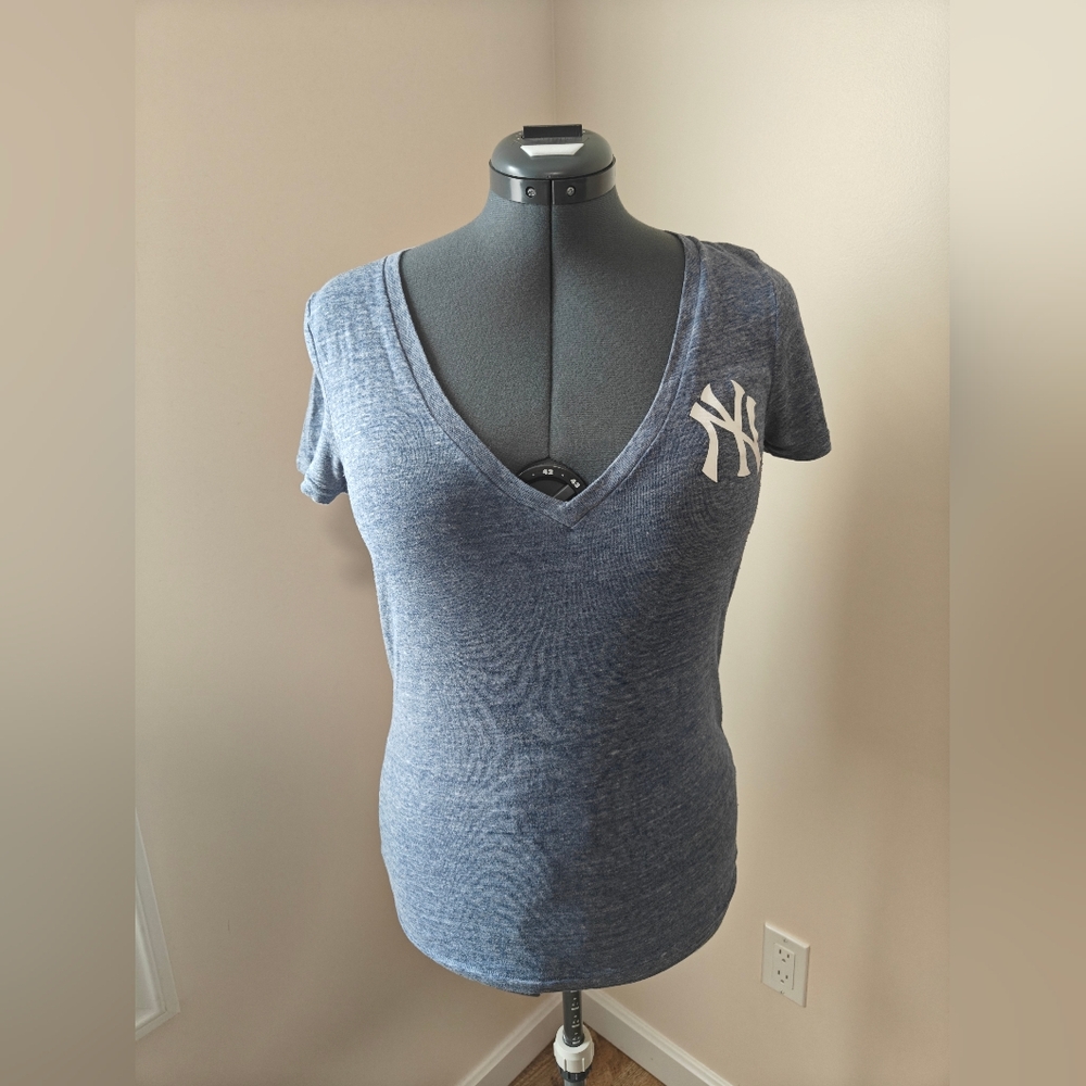 PINK Victoria's Secret New York Yankees V Neck Shirt Size Large - Picture 3 of 5